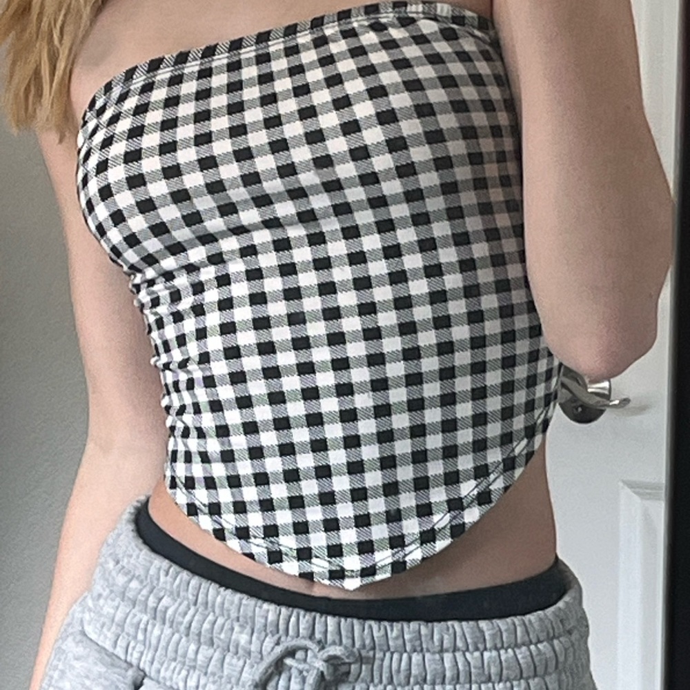 Black and white adjustable tube top
